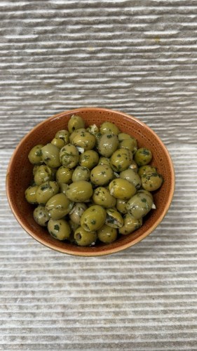 groene olijven met knoflook